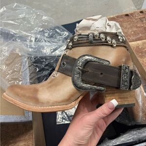 Freebird “Saloon” Tan Ankle Boots with Buckle and Studs